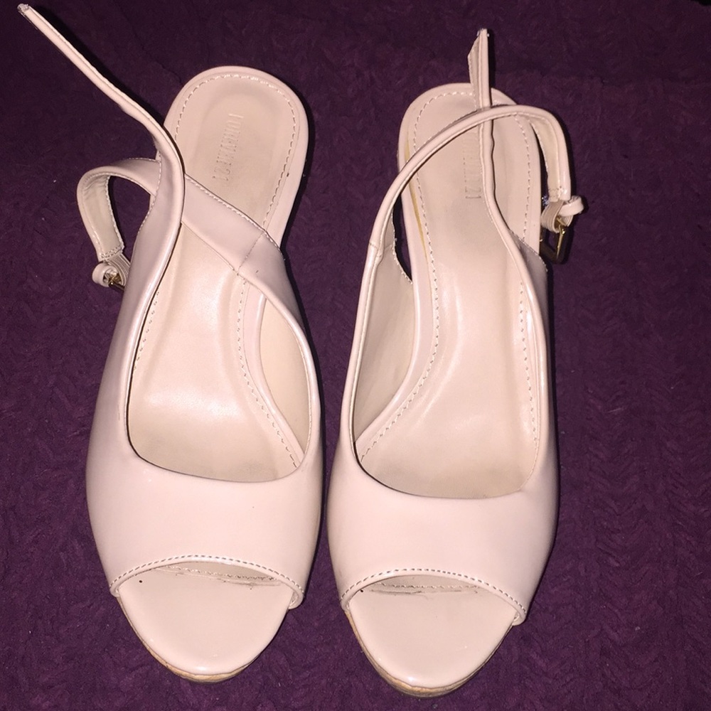 Nude bamboo wedges